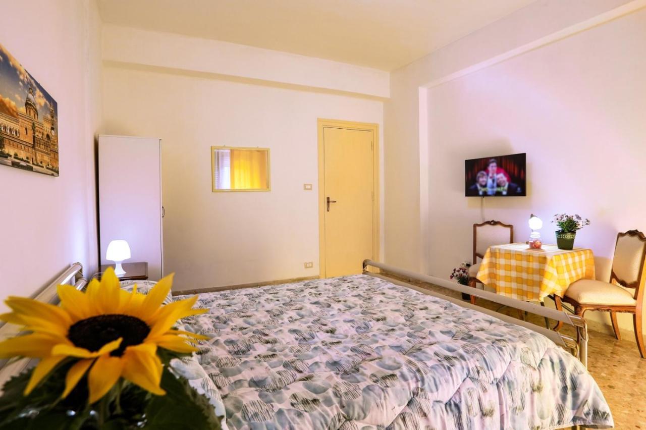 A Casa Di Fra' Bed & Breakfast Палермо Екстериор снимка