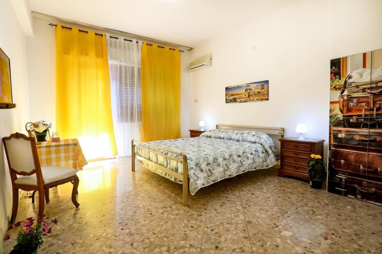 A Casa Di Fra' Bed & Breakfast Палермо Екстериор снимка
