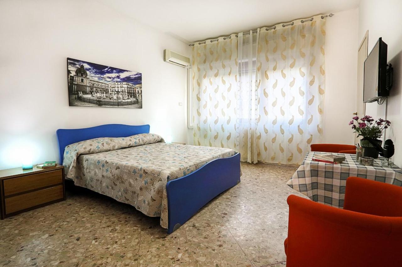 A Casa Di Fra' Bed & Breakfast Палермо Екстериор снимка